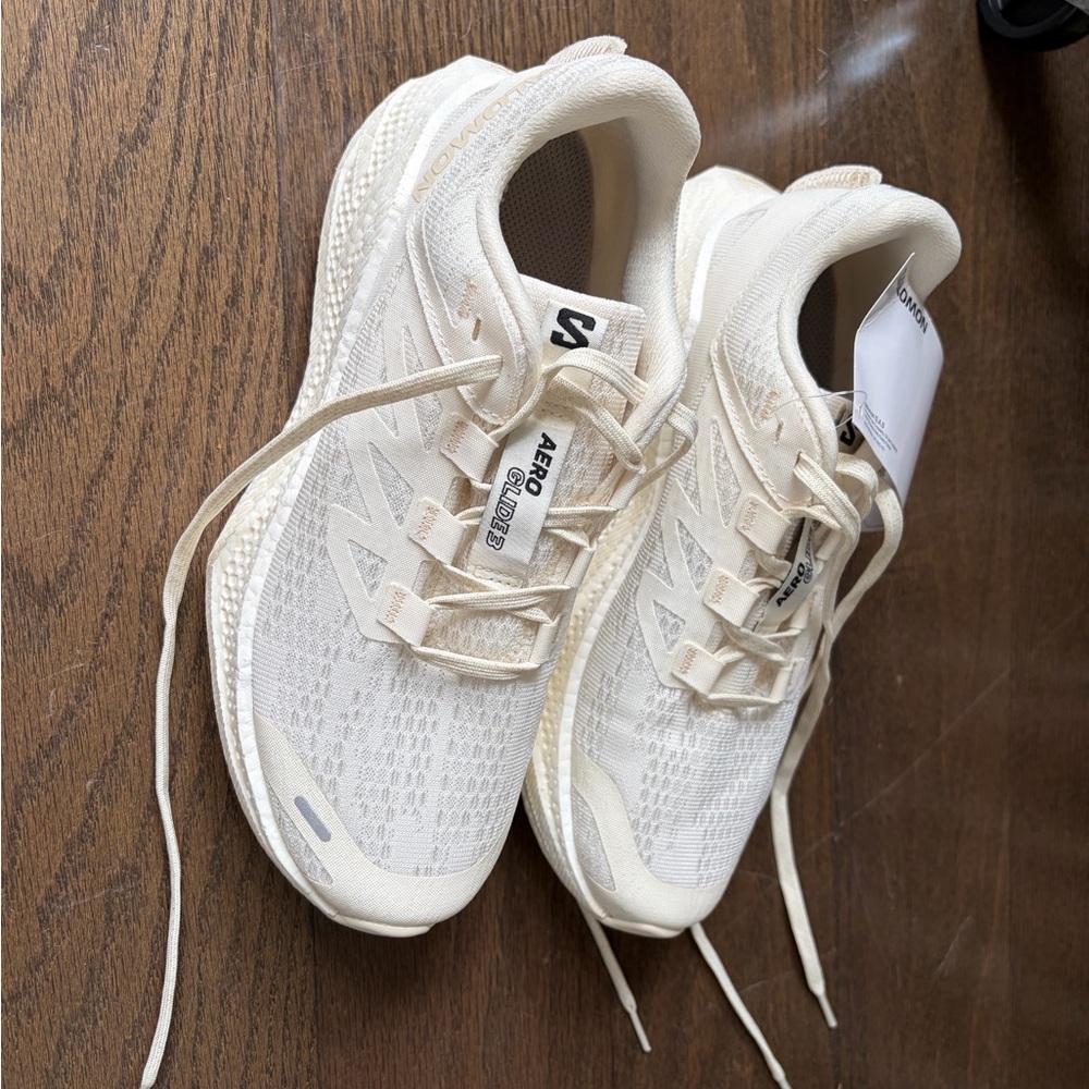 Salomon Women's Light Cream/White Aero Glide Athletic Shoes